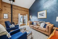 Welcome to Evergreen Lodge! Close to the slopes!