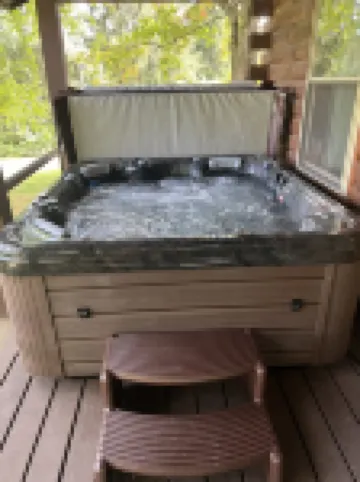 1/2 mile to EVL, Lake, HOT TUB, Pets welcome