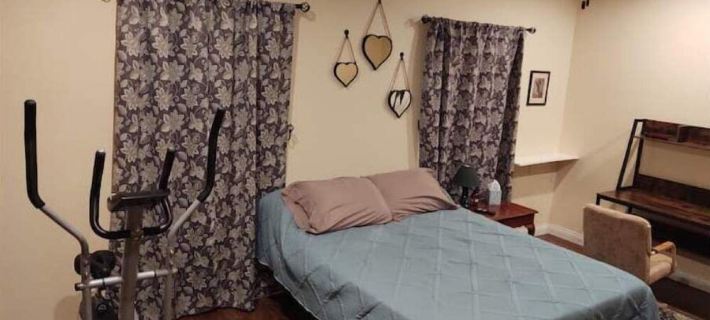GOTL Quiet Family Cottage: ctrl HVAC, kitchen, spa shower, jetted bath,14 guests Hotels in Geneva-on-the-Lake