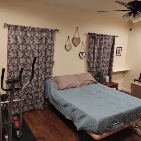 GOTL Quiet Family Cottage: ctrl HVAC, kitchen, spa shower, jetted bath,14 guests