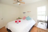 Top SkyBlue Cottage Near Downtown and Beach