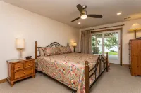 Family-Friendly Lakeside Retreat with Pontoon & Paddle Boat in Alexandria, MN