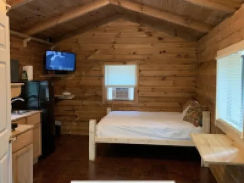 1 Bedroom,1 Bath, Porch, Fire Pit, Grill, Beautiful Wooded Location, Wi-Fi also!