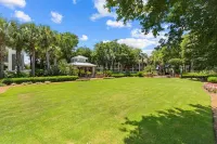 Baytowne Wharf UPDATED Condo: Large Balcony, Private Pool & Gym, Near Beach!