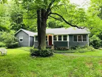 Private Lake Cottage on 3 acres w/350 sq. ft. deck