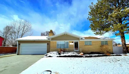 Hoskere Homes - 5 Bed 2.5 Bath Home: ~25 mins to Skiing/Hiking, 2 Car, RV Pad