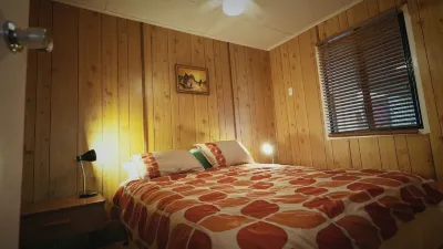Cute retro-themed beach shack - 5 mins from the sea