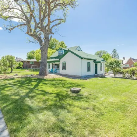 New Remodel · Main Floor Master · Soaking Tub · Stocked Kitchen · Private Yard