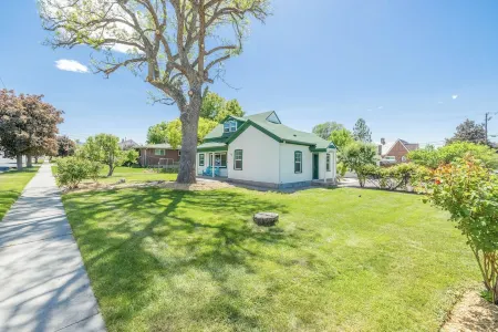 Beautifully Updated Historic Home, with Views, Near Shopping with Holiday Decor