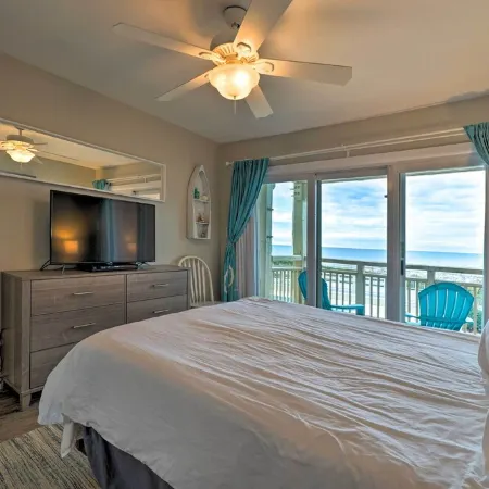 Bright and Beachy Oceanfront Condo - Linens included!