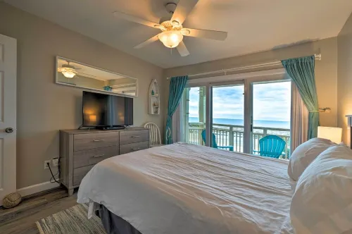 Bright and Beachy Oceanfront Condo - Linens included!