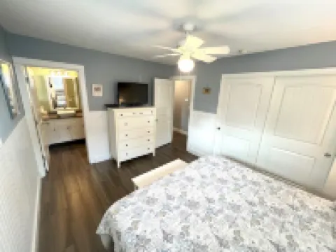 Sea La Vie - Just one block to beach and close walk to downtown!