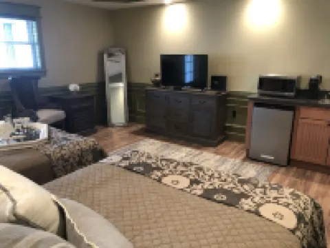 Guest Quarters at the Inn  - 102