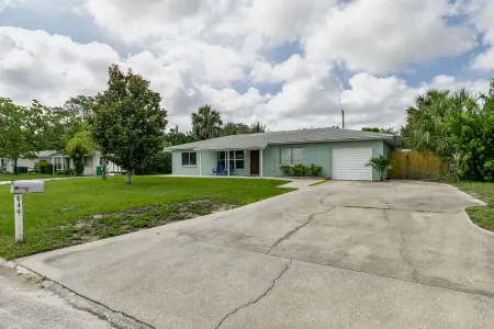 Central Melbourne 5Bed/3Bath Pool Home-Sleeps 14