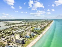 2 Bedroom in Indian Rocks Beach, FL - Gulf Side Complex w/ Direct Beach Access