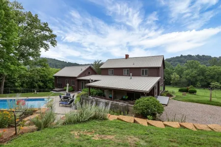 Hillside Haven on expansive grounds, heated pool, firepit, bocce court and more!