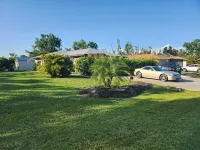 House with Patio, Caribbean Hot-Tub & Tiki Bar. Pet Friendly. No Cleaning Charge