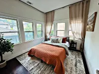 Victorian Vibes - Downtown Delight Hotels near South Hills Shopping Center