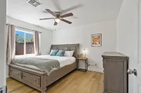 l New l Fully Remodeled 3Br/2BTH l 1 min to Veterans Memorial Park l Central LOC