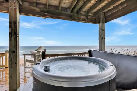 Beachfront, HotTub, Elevator, Hammocks, Pet & Familly Friendly