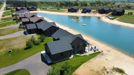 All-Season Beach House Castle Rock Lake - Larry's Lodge Отели в г. Джермантаун