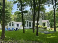 Family Friendly Home, Pool, Huge Yard, Gardens, Firepit, Close to Beaches Towns