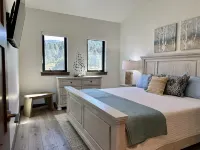 New 4Bd, 4BA, Sleeps 13, Close to Ski Lifts, Sauna, Mtn Views