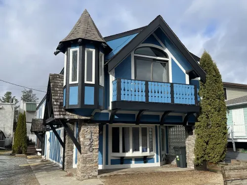 Biergarten Luxe - Center of Downtown Blowing Rock - NEWLY LISTED