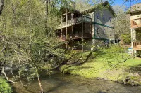 Condo w/ Creek, Golf & Mtn Views, Only 5 Steps to get in and Washer & Dryer!