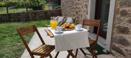 In the heart of Costa da Morte and Camiño dos Faros, near beaches in the middle of nature.