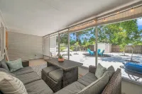 Close to beach, restaurants-Fire pit, games, bikes