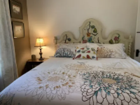 Historic Queen Anne Victorian in the Heart of Windsor Hotels in Windsor