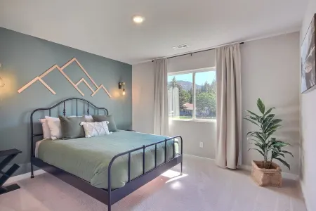 🏞 New Peaceful Vacation Home Hot tub & Playground