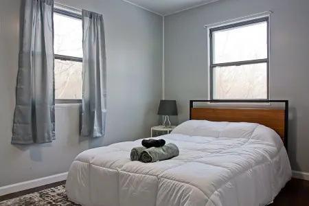 ‼️Cute Modern Cottage 3 min from Purdue Campus! ‼️ Отели рядом с достопримечательностью «Университет Пердью в Департмент оф Фисикс энд Астрономи»