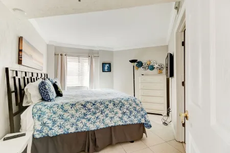 Poolside Paradiseexterior Being Painted-- 159/Night Until Dec. 18! Отели рядом с достопримечательностью «Парк Ван Авеню»