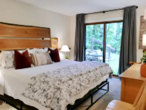 Windfall @ Quechee Club VT: Cozy Updated Condo  A/C, Fireplace -Ski -Golf -Renew Hotels in Quechee