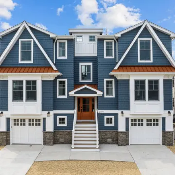 Beautiful Bayfront w/ Heated Pool & Dock.  6 Bedrooms, all w/ Ensuite Bathrooms.