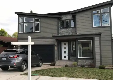 Modern home in downtown Sumner, WA