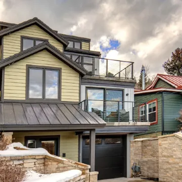 SPECTACULAR MTN MODERN HOME. GREAT OLD TOWN LOCATION. EASY ACCESS TO TOWN LIFT.