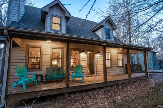 Modern Wintergreen Cabin with Hot Tub, Sauna