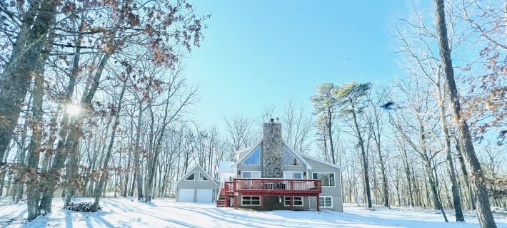 Winter Wonderland Chalet WArcades, Pool Table, Fire Pit, Lake, Pools & Ski Lifts Hotels in Pike County