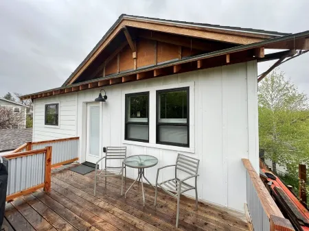 Brand-New Gorgeous King Suite! Extremely quiet and comfortable