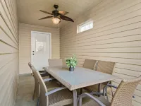 Stunning Cottage home with King bed! Pet-friendly! Hotels in Enterprise