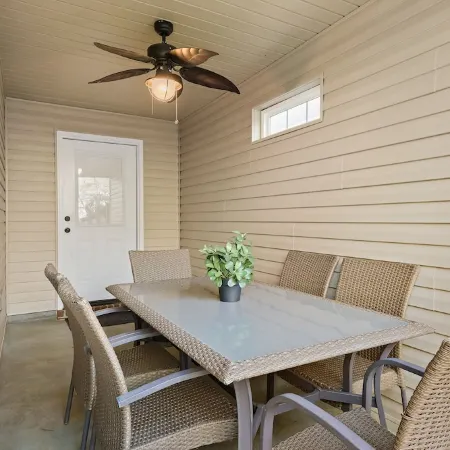 Stunning Cottage home with King bed! Pet-friendly!