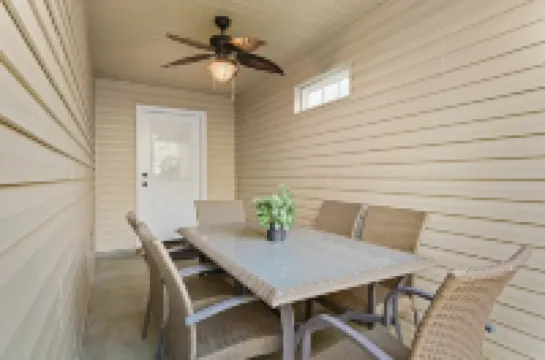 Stunning Cottage home with King bed! Pet-friendly!