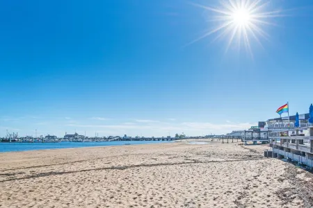 Modern Beachfront Escape Steps from Ferry Private Deck Waterfront