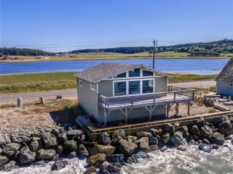 Sunset Beach Haven; Seriously Waterfront-"It's Like Living on a Boat", Whidbey Hotels in Oak Harbor