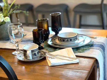 Downtown  4-bedroom with boat and Rv parking close to Lake