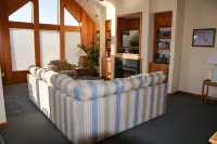EAST WIND is lovely SOUND FRONT home in the mecca for windsurfing on HI