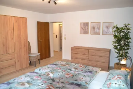 Charmante Ferienwohnung mit Zwei Schlafzimmern und Wintergarten